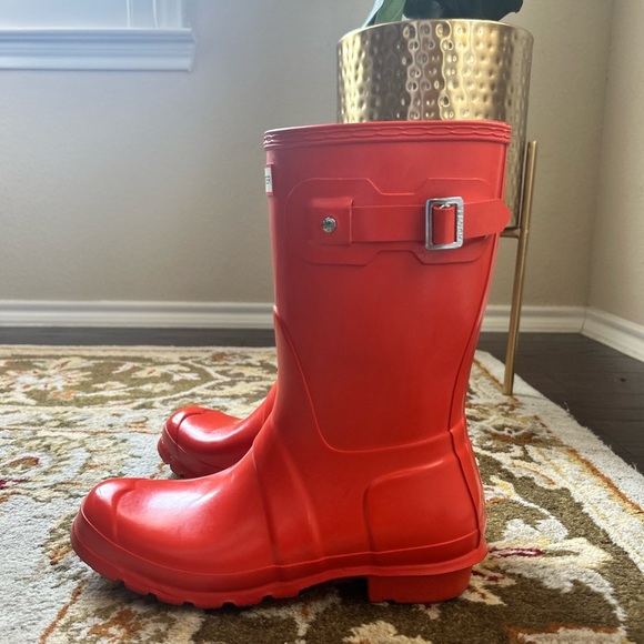 Hunter rain boots in a limited edition true orange color! - Picture 5 of 7